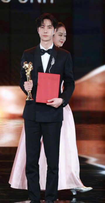 王一博获最受传媒关注男主角 难掩激动“会继续努力!”