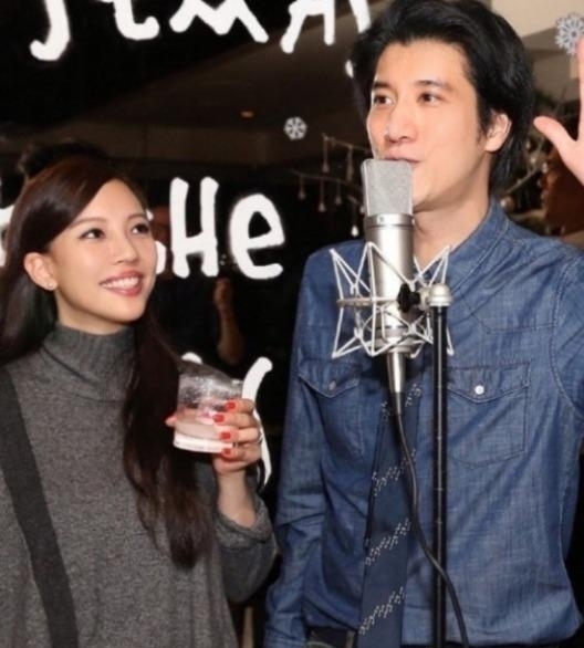 王力宏抵曼谷开唱 李靓蕾“蕾神之槌”再现?