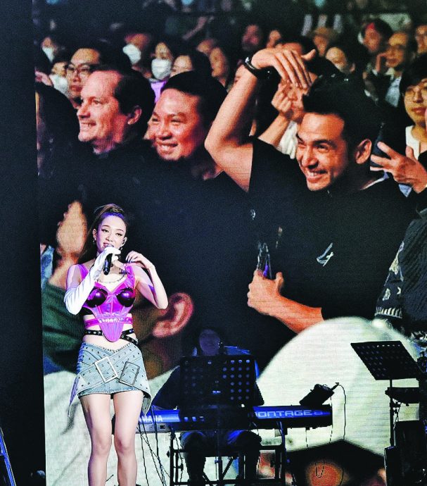 王君馨处女个唱性感热舞 公开帮卫兰招亲