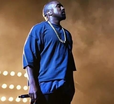 生日派对 惊现日式“女体盛” 康耶维斯挨轰物化女性