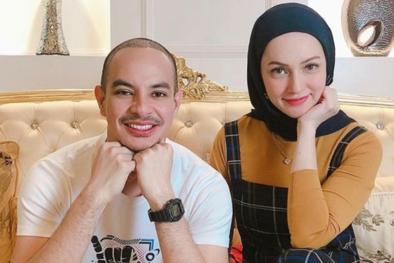 电视主持人不再戴头巾 家人反对仍尊重 母亲被网骂