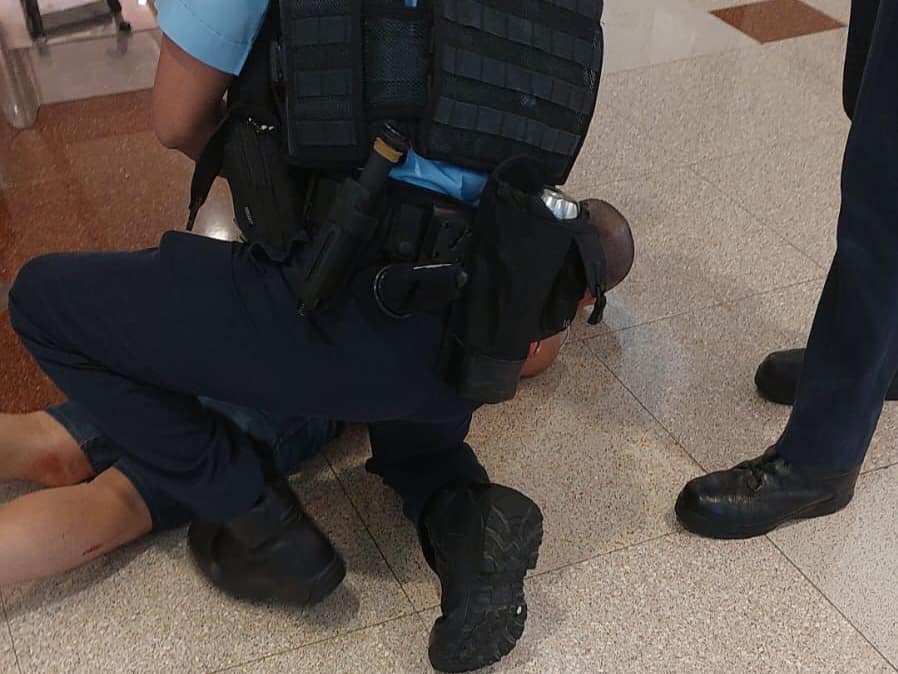 男子商场内突刺杀 2女伤重不治