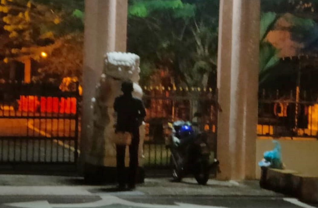 男子夜闯太平佛教会被扣 搜出吸毒用具女性内裤