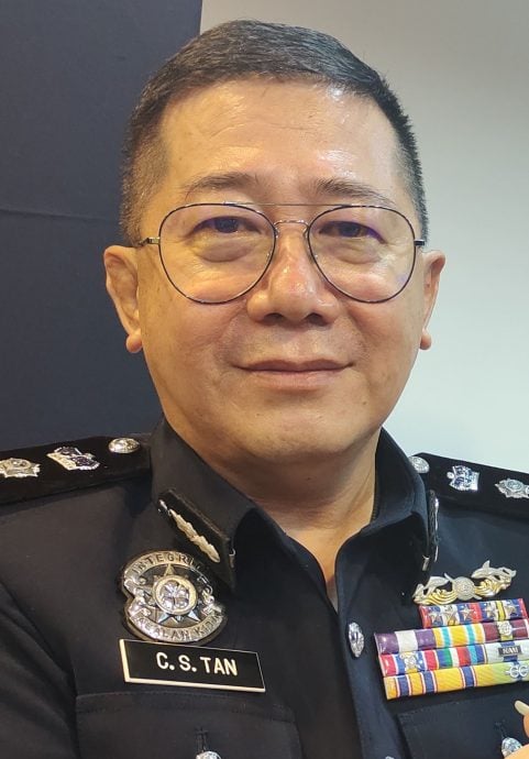 男童开了4公里的车