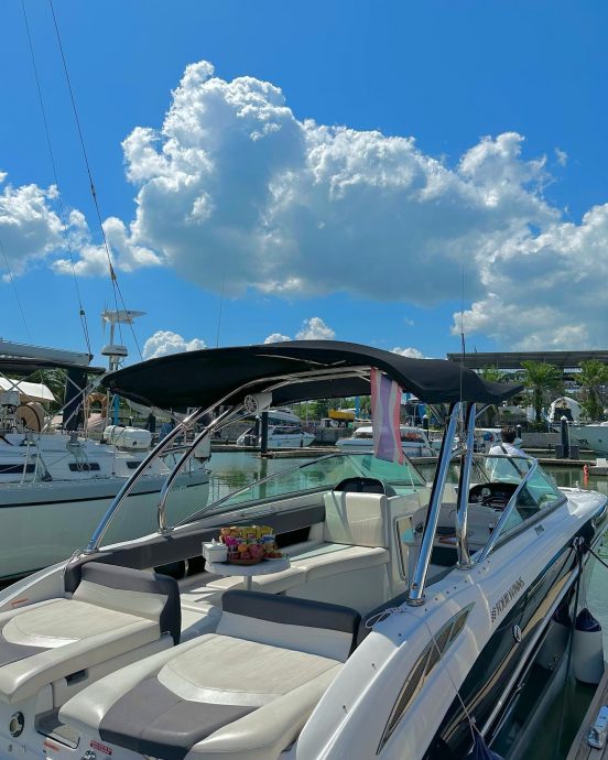  疑与同性密友出游 阿娇罕晒性感泳装照