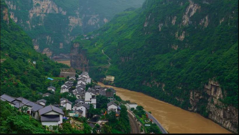 看世界)四川乐山山泥倾泻 最少酿14人死5人失联