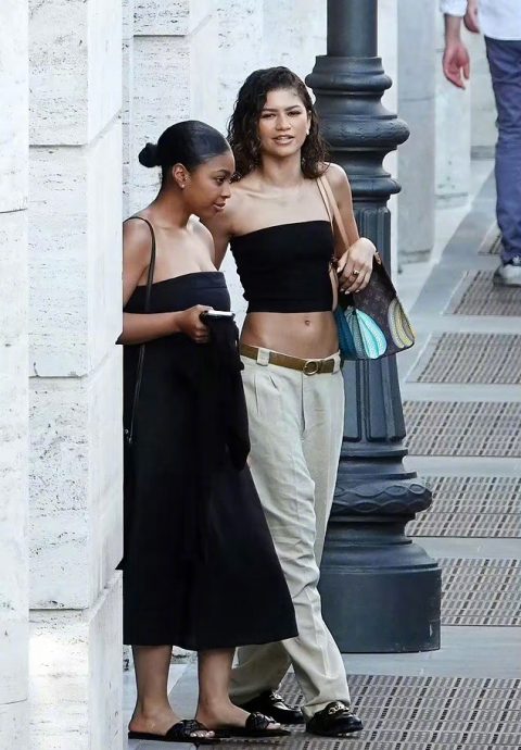 穿着暴露餐厅拒接待？ 赞妲雅出面解惑