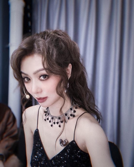 薛凯琪黑眼影浓妆吓人 网民狂刷佛像“驱邪”