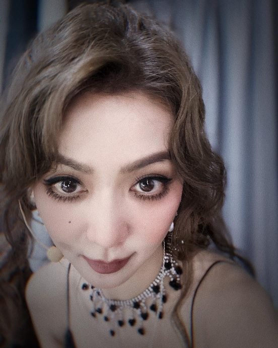 薛凯琪黑眼影浓妆吓人 网民狂刷佛像“驱邪”