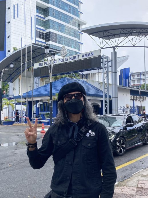 被警方扣押超过1年 法米惹扎拿回手机了!