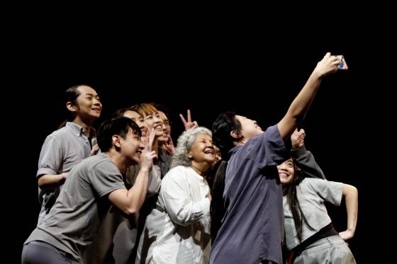 西北孤鸟／两个卖惨的妈妈和10个耍宝的孩子──评何家伟版《寻找小猫的妈妈》