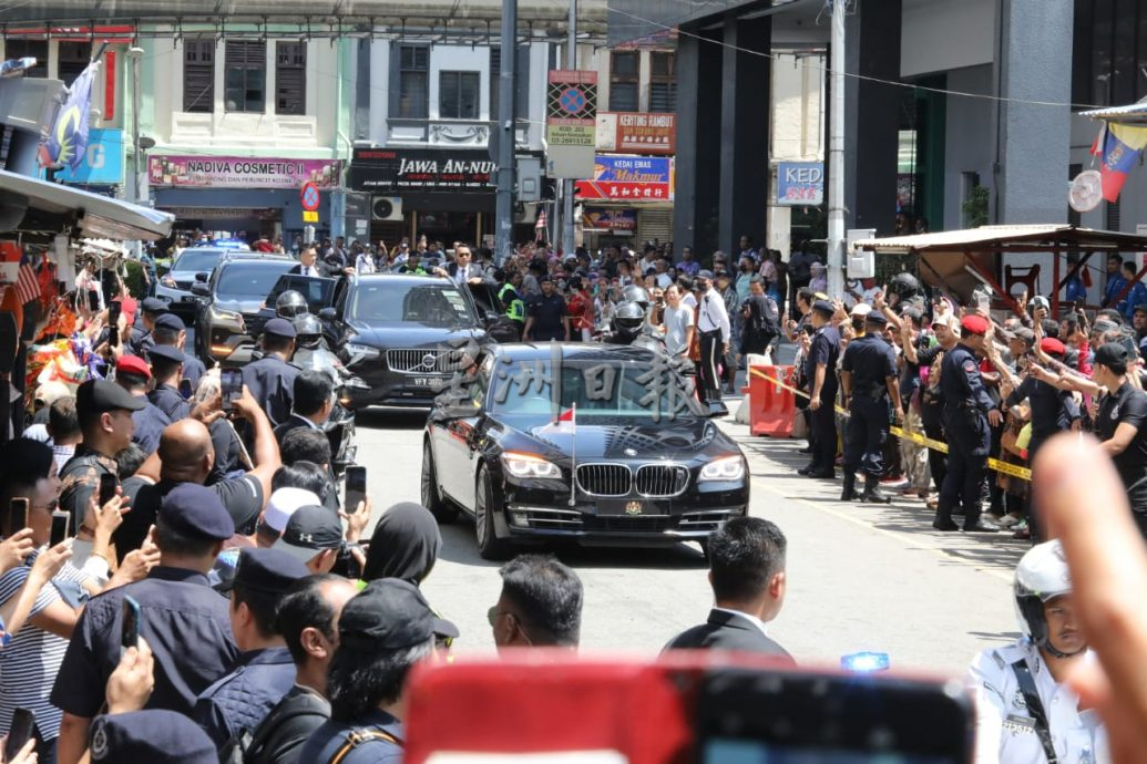 视频|佐科威访马行程不一般!走访隆秋杰路 印尼人唱印尼国歌