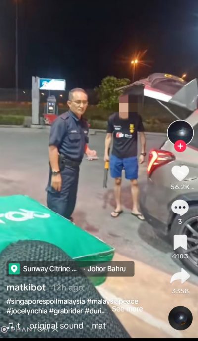 视频|疑狮城男提桶越堤装油 送餐员当场揭发起冲突