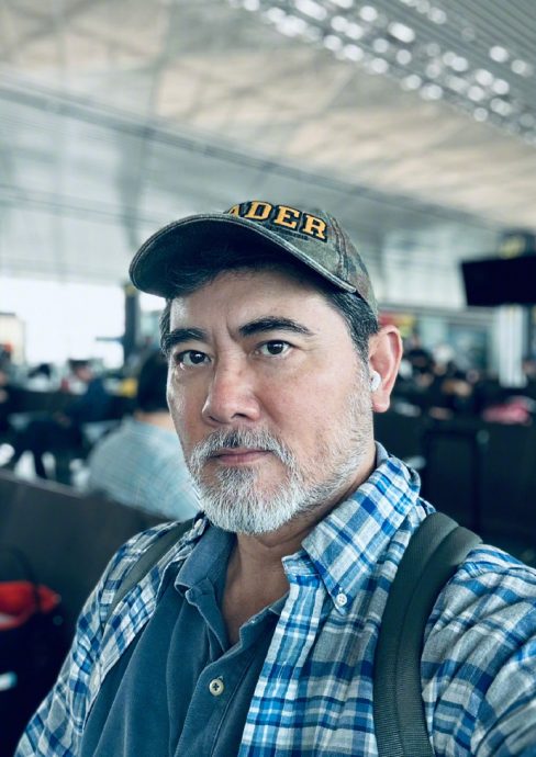 费翔《封神》海报站C位 造型被吐槽撞脸赵文瑄