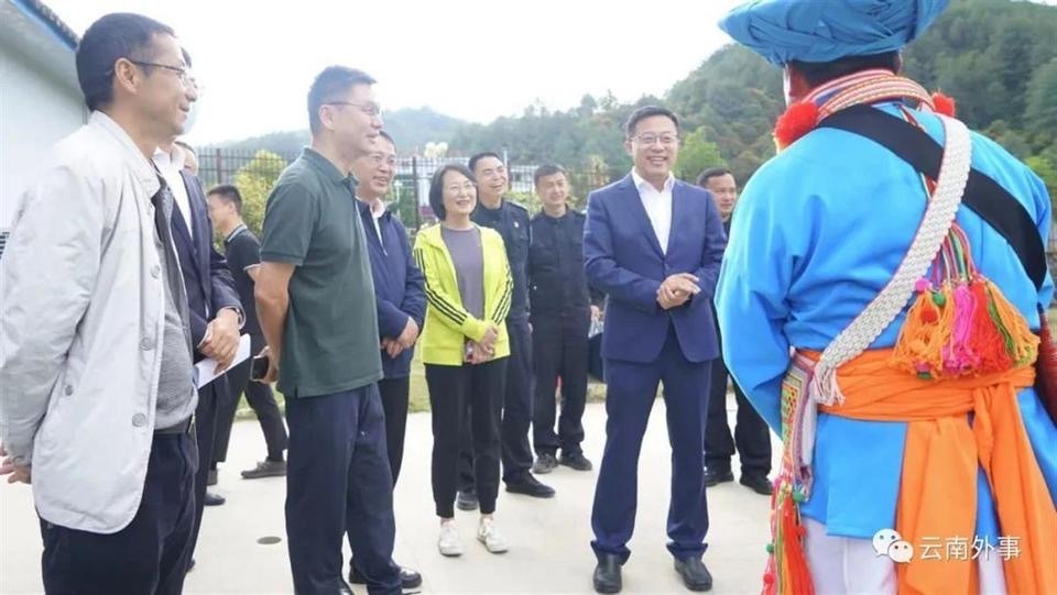 赵立坚履新职后 赴云南边境调研面露笑容 