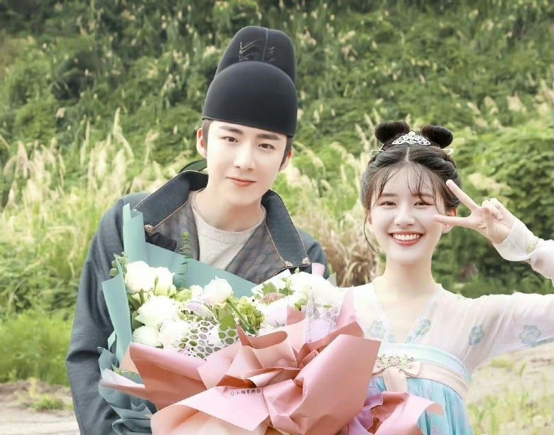 赵露思刘宇宁爆热恋 同日现身迪士尼细节被扒 