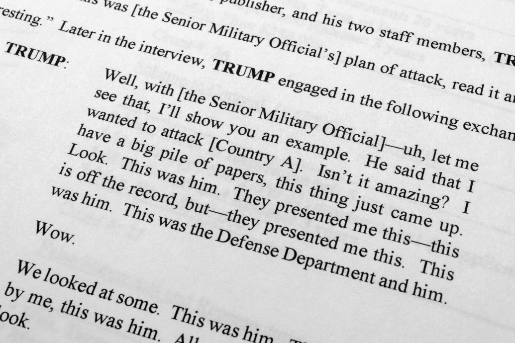 起诉书详述 特朗普将密件随意放厕所