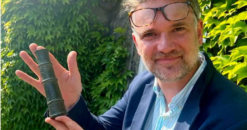 跳蚤市场买到“中世纪神器”!男原价100倍卖出嗨翻:原本拿来装饰花园