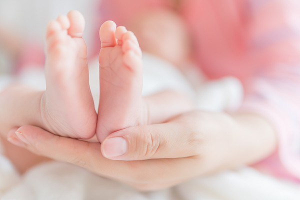 连生三胎都女儿 印度爸一看“不是儿子”把女婴摔死医院地板上