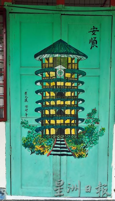 逾20志愿人士耗2个月 为中华小学绘35壁画