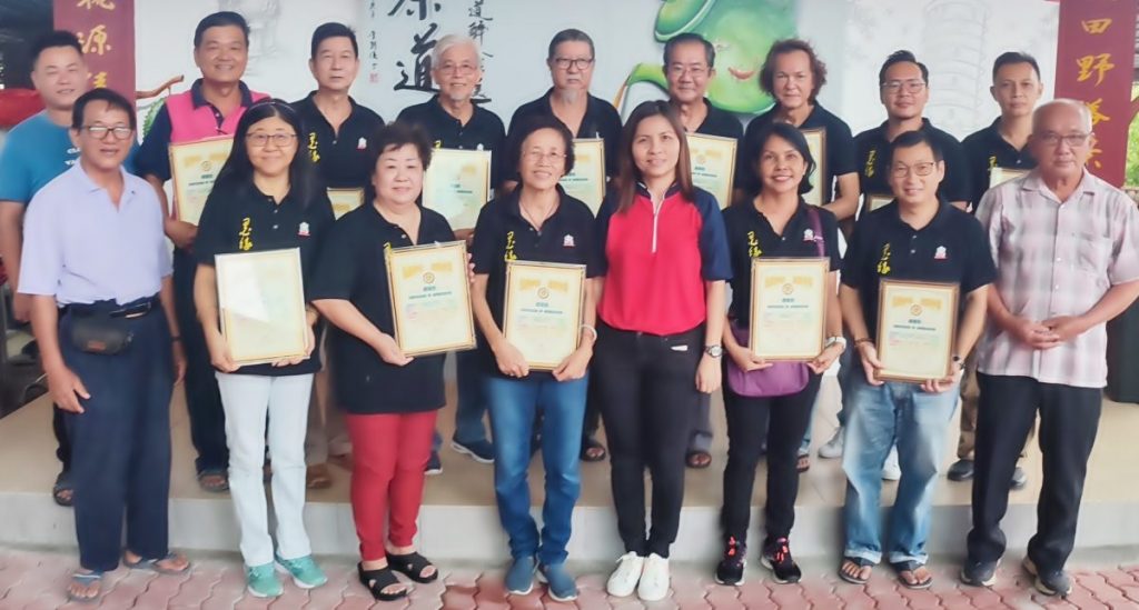 逾20志愿人士耗2个月 为中华小学绘35壁画