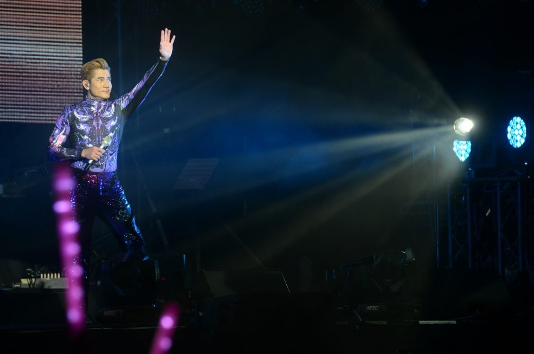 郭富城赞大马是福地 被拱脱掉撒娇喊：不能！