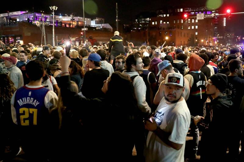 金块刚拿NBA首冠...丹佛惊传大规模枪击 9人中弹枪手受伤被捕