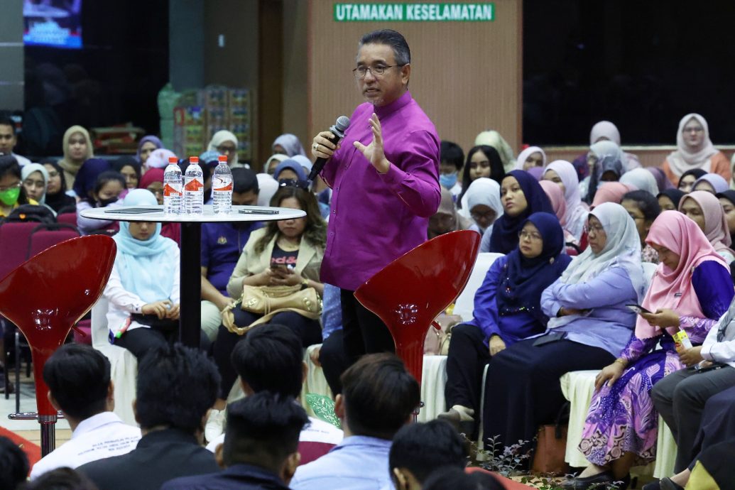 阿德里：国防部正拟定国防工业政策，以便在相关领域创造更多的就业机