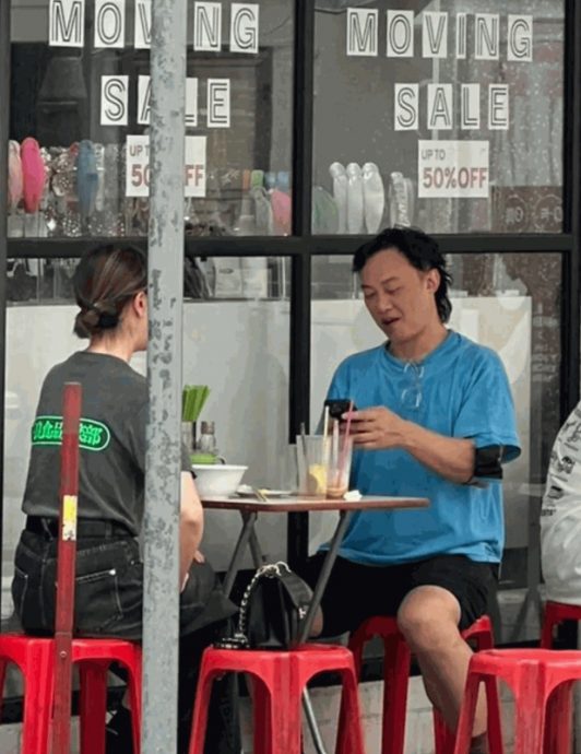 陈奕迅街坊Look路边开餐  饭友不似老婆引热议