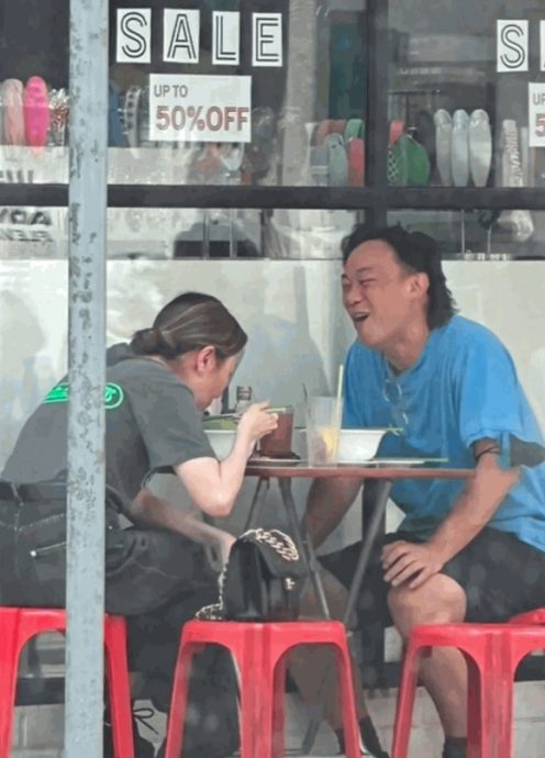 陈奕迅街坊Look路边开餐  饭友不似老婆引热议