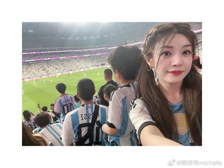 陈妍希带儿朝圣梅西 6岁小星星高清照曝光