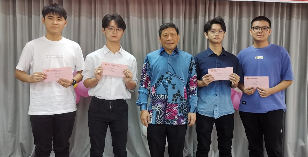 霹华人五金公会 颁逾8千奖助学金