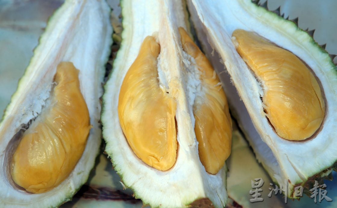 霹／第三版头／果王越热越畅销 吃榴梿喝椰水成风 