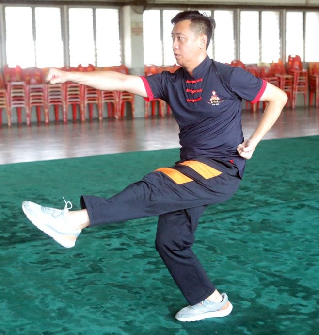 霹：30日见报／封底主文／十八般武艺|精武十套基本拳 打下扎实武术根基