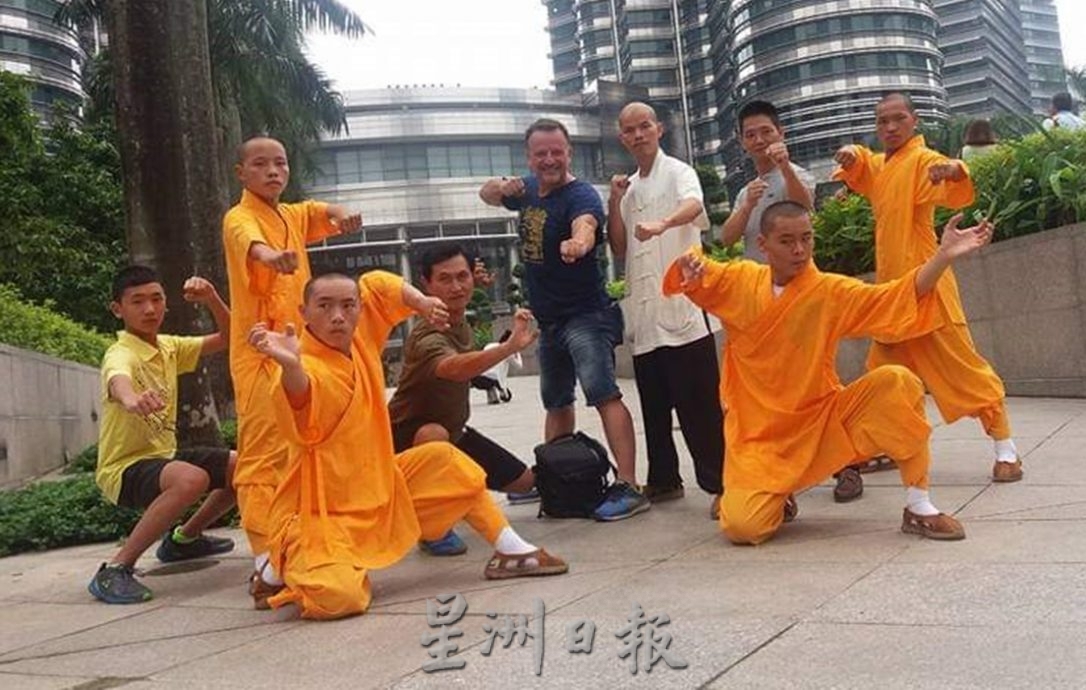 霹:9日见报/封底主文/十八般武艺