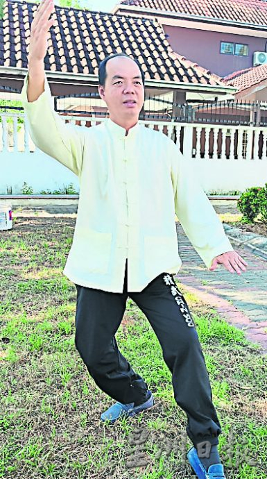 霹:封底主文【十八般武艺】/6月2日见报/一家共习太极拳 天伦之乐成美好回忆