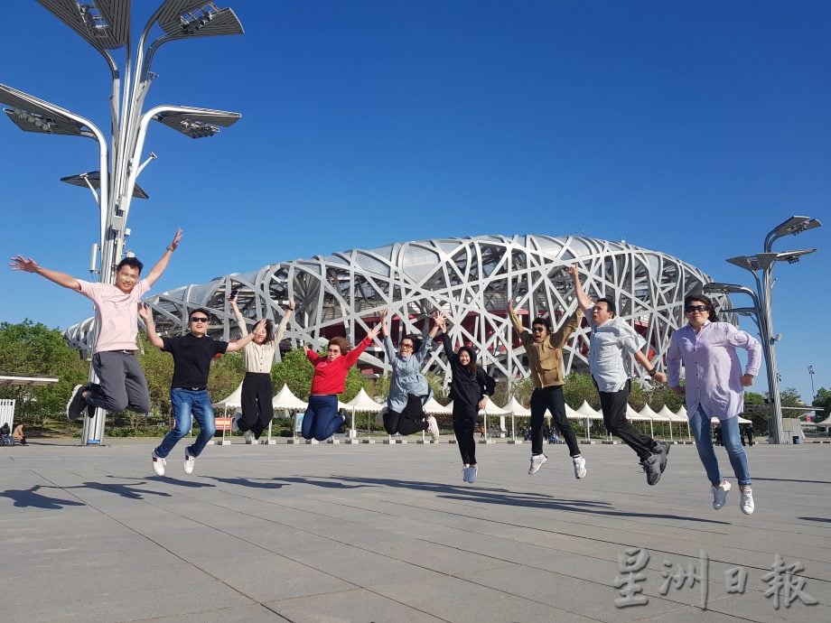 霹:封面主文/赴华签证登门排期久 旅社代办反应热