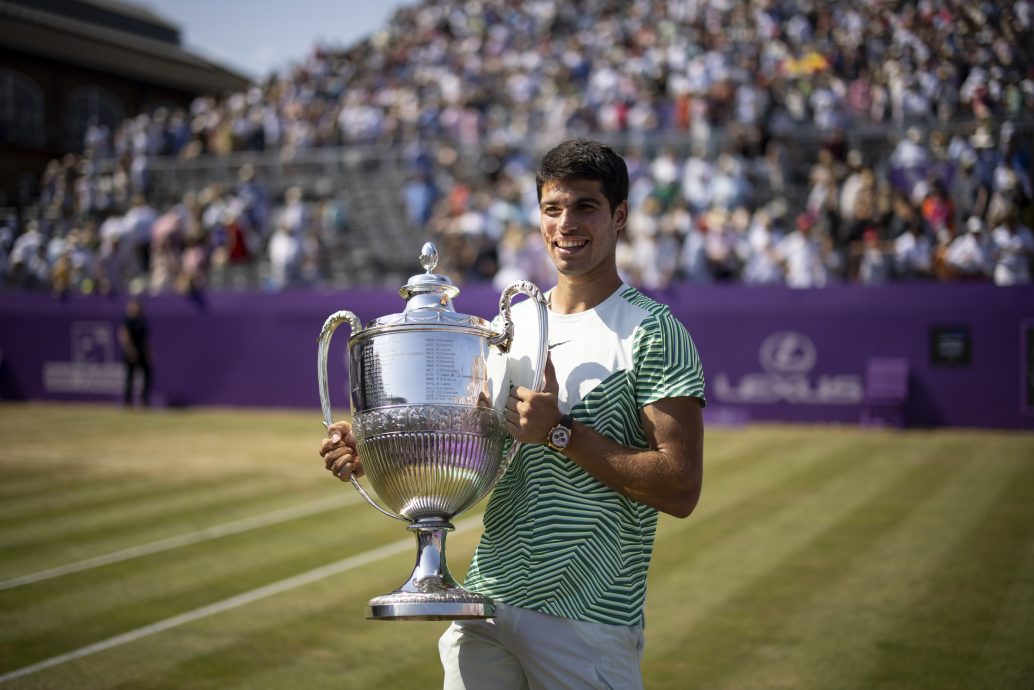 高捧女王杯首夺草地赛冠军  阿尔卡拉斯重回世界第一