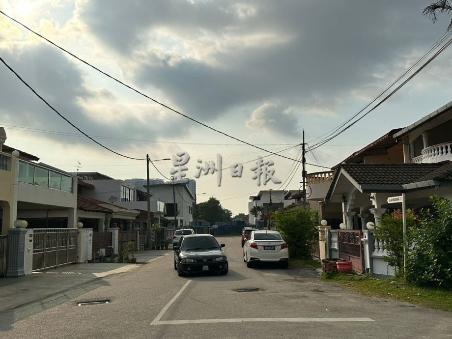 (古城封面主文)疑路牌不见惹祸 邮差5期周刊一起送