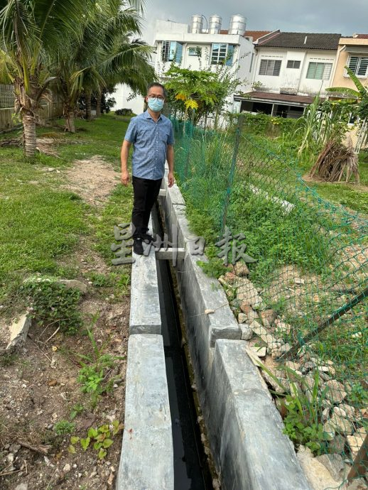 (古城封面主文)疑路牌不见惹祸 邮差5期周刊一起送