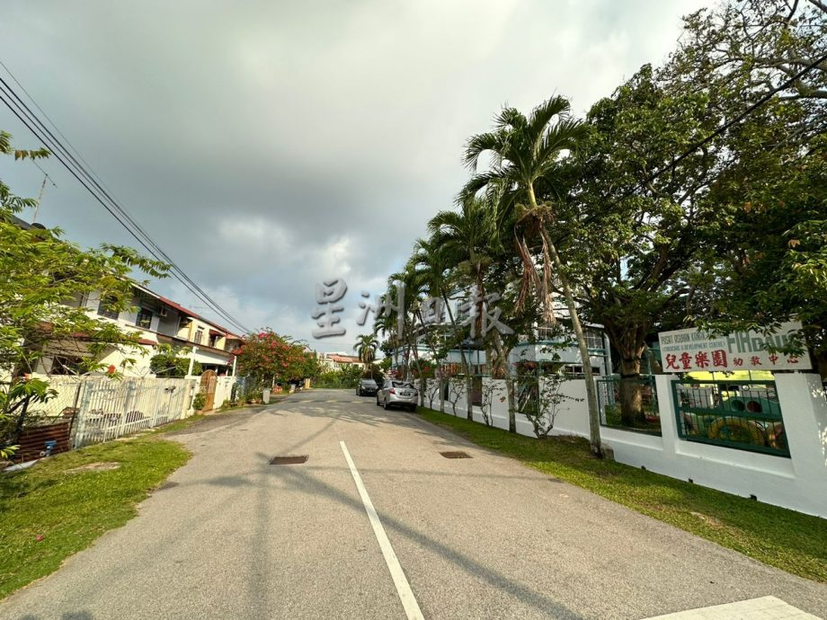 (古城封面主文)疑路牌不见惹祸 邮差5期周刊一起送