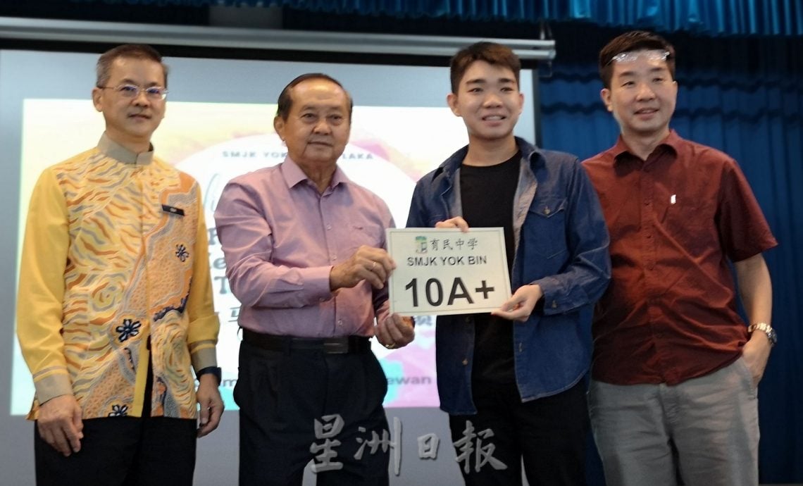 （古城封面主文）SPM放榜 育中大跃进 25考生全A 92.09%及格率创新高