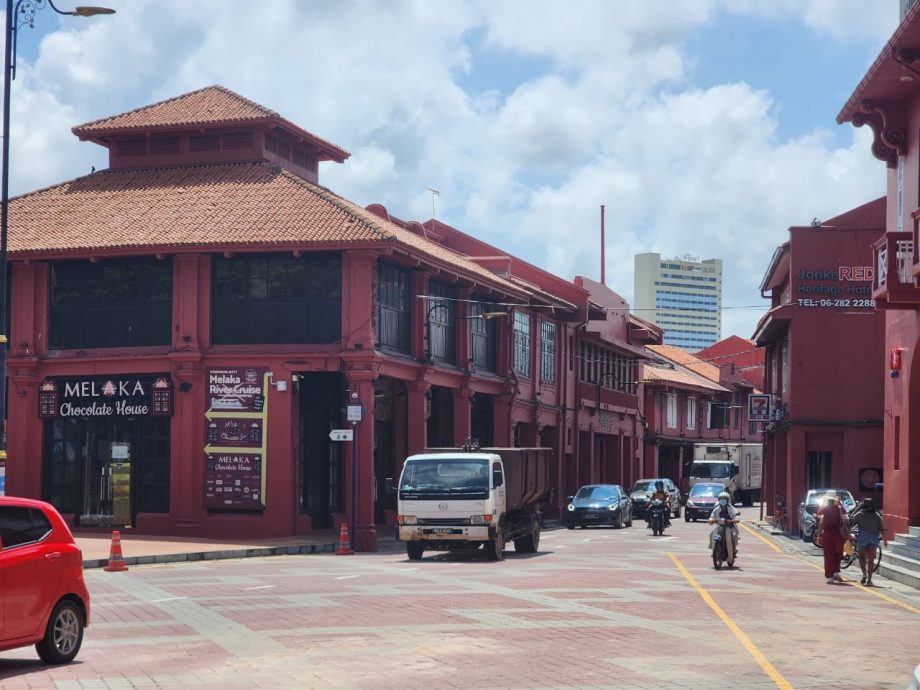 (古城版)红屋店面单位被白蚁侵蚀、老旧等问题,林朝雁呼吁当局关注