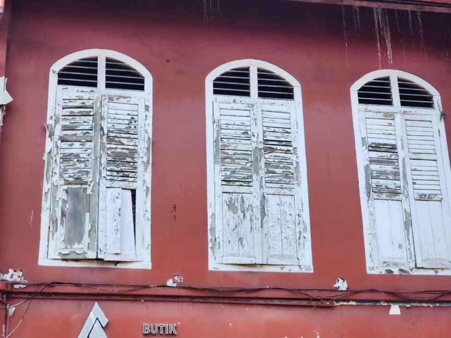 (古城版)红屋店面单位被白蚁侵蚀、老旧等问题,林朝雁呼吁当局关注