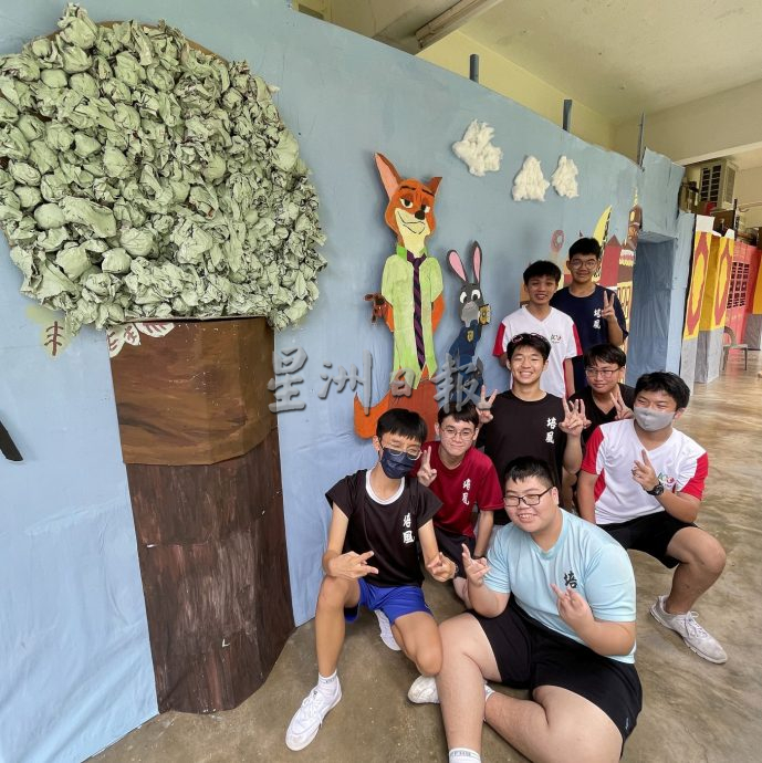 （古城第2版主文）校庆班级布置成培风传统，学生化单调为乐园