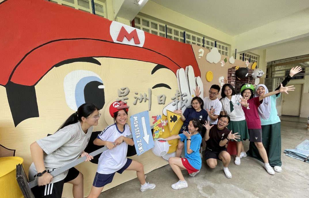 （古城第2版主文）校庆班级布置成培风传统，学生化单调为乐园