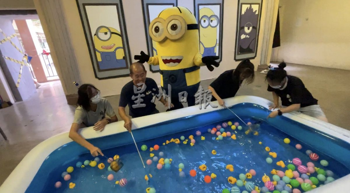 （古城第2版主文）校庆班级布置成培风传统，学生化单调为乐园