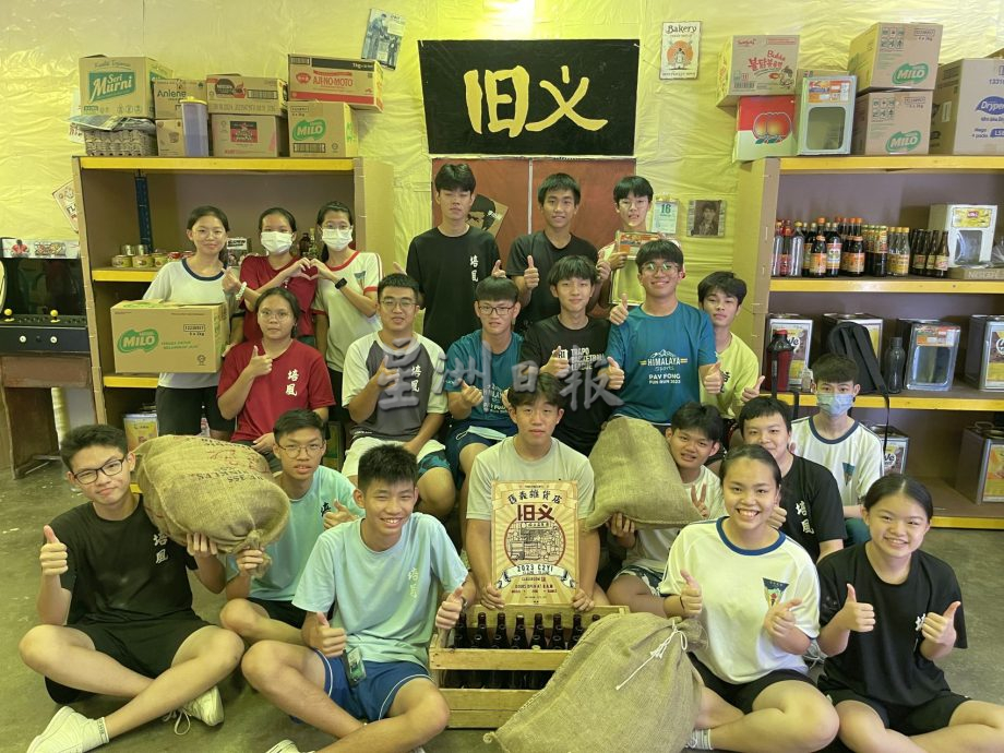 （古城第2版主文）校庆班级布置成培风传统，学生化单调为乐园