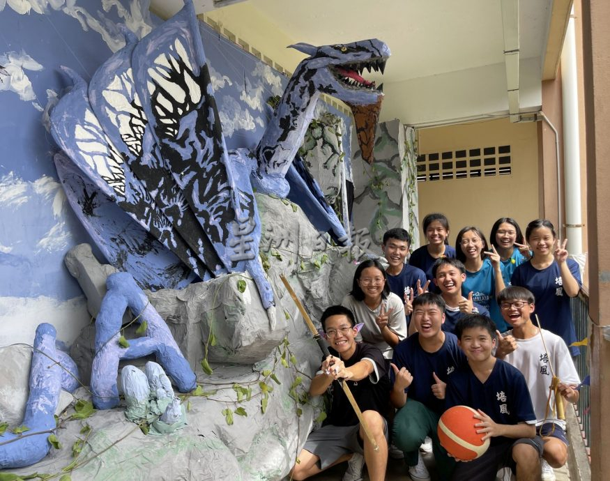 （古城第2版主文）校庆班级布置成培风传统，学生化单调为乐园