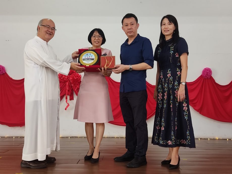 (古城第七版主文)圣玛利亚副校长郑兰珍荣休